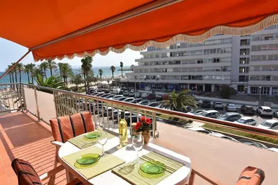 Image de Charmant appartement à Roses, Costa Brava, à 50 mètres de la plage de Santa Margarita. 3 chambres, capacité 6 personnes, cuisine équipée.