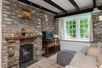 White Pebble Cottage, popular village - Port Isaac