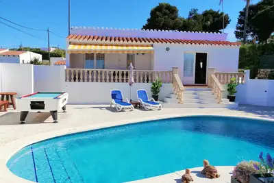 Image de Villa avec piscine privée, climatisation, WiFi, billard et tennis de table