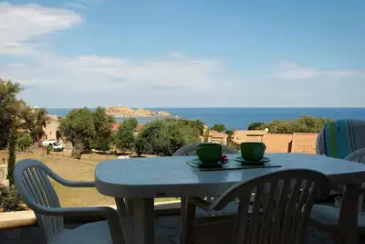 Image de Deux Pieces Vue Mer Et Port Grande Terrasse Dans Jardin Arbore