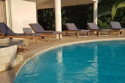 Image de Villa avec piscine et jacuzzi vue mer à 5min de la plage