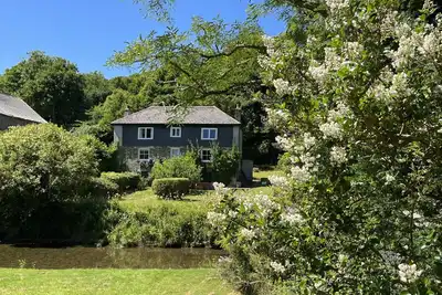 Image de Mill House, Fowey, set in a creekside hamlet
