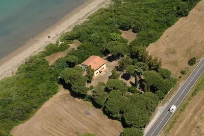 Image de Casale s'est effondré 1- Directement sur la plage