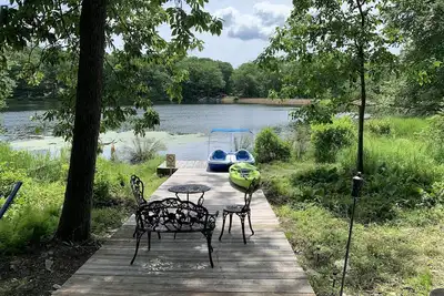 Image de Cygne blanc près de l'étang HotTub 3800sqft SsMook Modern Water Front