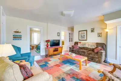 Image de Nouveau! Manitowoc Apt w / Balcony, Views - Promenade à la plage
