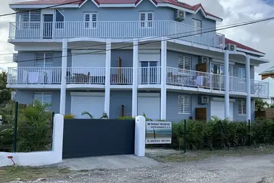 Image de Appartement F2 150m à pied  de la plage des Raisins Clairs