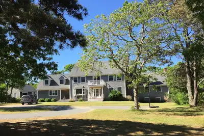 Image de Wintucket Cove Path - Sur le Grand Étang - Navigation de plaisance et vélo! Central A / C