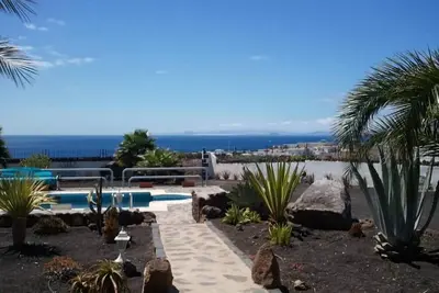 Image de Puerto Calero Tias: splendide maison jardin privé 2500m ainsi que piscine