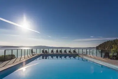 Image de Oceanfront Condo: votre escapade au bord de la mer