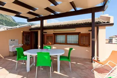 Image de grenier Iris proche mer et plages dorées