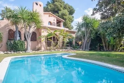 Image de R84 Villa con Piscina y pista de Tenis