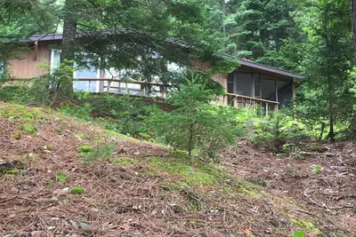 Image de Charmante maison au bord de l’eau conçue à la location dans les Kawarthas.