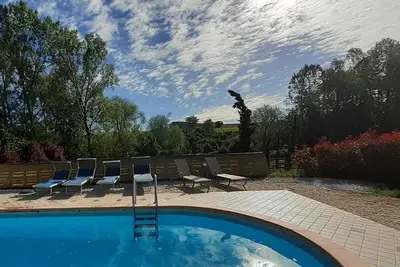 Image de Hills Unesco se détendre dans la piscine de \"l'appartement Barbera\"