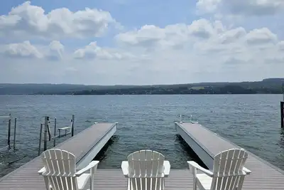 Image de Cap mignon sur le lac Keuka avec emplacement de lancement de bateau