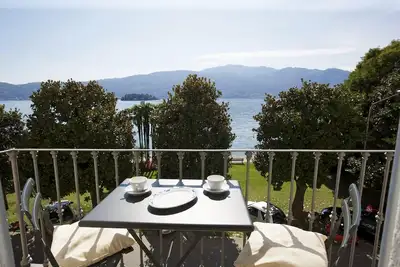 Image de Joli appartement dans un palais du 17ème siècle. C. Droit sur le lac