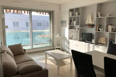 Image de Beau 2 pièces 3* aperçu bassin et parking