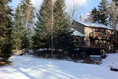 Image de Hideaway Chalet Upper Level -Luxury Apartment Great Location, Hot Tub, Deck