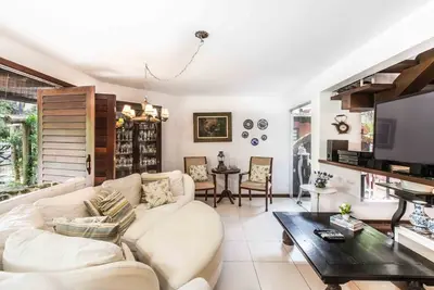Image de Maison confortable avec piscine
