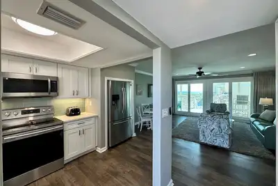 Image de Condo 2 chambres récemment rénové # 1139! \"Service de plage gratuit\"