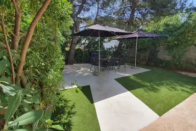 Image de Deux chambres avec terrasse - Grill dans le jardin