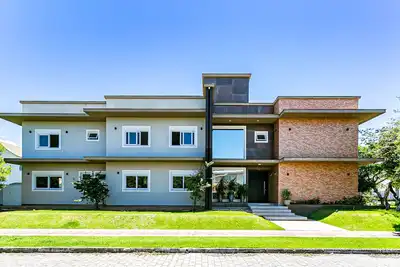 Image de Nouveau Maison avec 07 chambres, piscine et emplacement unique, vérifiez-le! !
