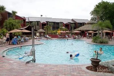 Image de 2 Bdrm ~ Parkway International Resort ~ Disney 1 Mile ~ Cuisine COMPLÈTE, Baignoire À Jet