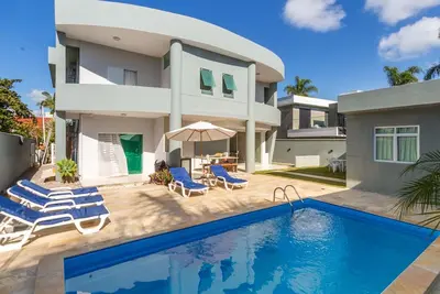 Image de House of 06 Suites - Piscine - p / 17pax - Emplacement impair - Vérifiez-le!