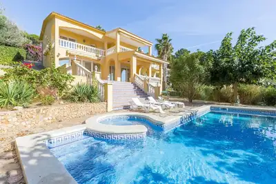 Image de 2cora01 - Belle maison de 3 chambres avec jardin et piscine privée située près de la plage