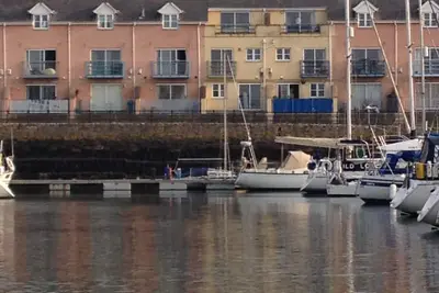 Image de Fabuleuse Marina maison au bord de l'eau de 3 étages