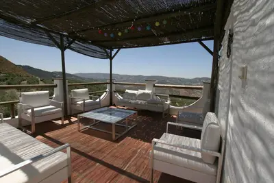 Image de Ferme familiale restaurée et totalement privée avec écuries