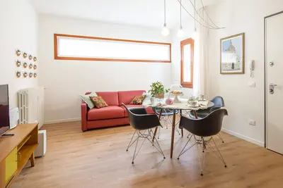 Image de Nouveau, élégant, avec une touche de glam! Stationnement gratuit