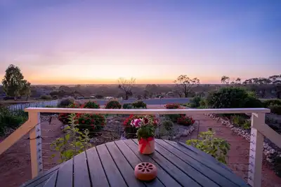 Image de Morgan sur la rivière Murray avec une vue imprenable sur la rivière et les garrigues