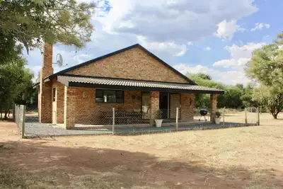 Image de Marakele Animal Sanctuary-Toms Cottage