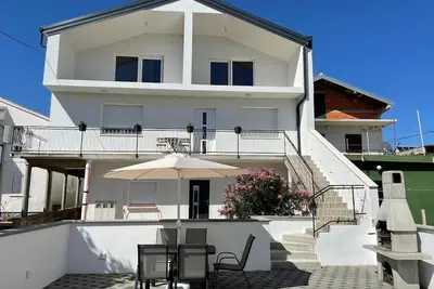 Appartement dans Pirovac avec Balcon, Climatisation, Wifi (4717-2)