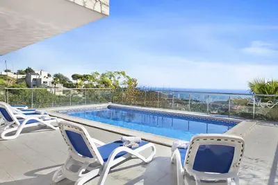 Image de 2gar01 - Belle maison avec piscine privée et belle vue mer située près de la plage