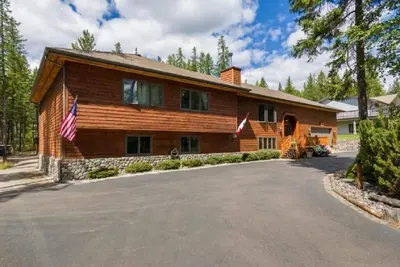 Image de Golf Resort Home - Hot Tub - minutes du parc national des Glaciers et Whitefish