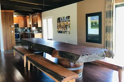 Image de Green Valley, Sonoma County Location de vacances dans une cave de travail.