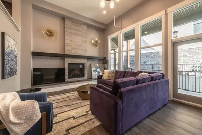Image de 2850 Sqf Tout Nouveau Nouveau Stunning Mountain View Maison De Ville # 11: 4br + 4. 5bth Pour 12 Pres De Tout