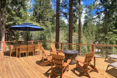 Image de Bearadise-Juin Tarifs RÉDUITS! -Shuffle Board -Air Hockey- Bain bouillonnant-Grand 4 familles