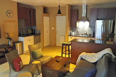 Image de Suite calme de 2 chambres dans une maison avec vue sur le lac