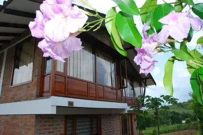 Image de Hermosa et sa maison de campagne avec vue sur la vallée du Cauca