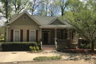 Image de Cottage spacieuse à moins d'un mile de Augusta National