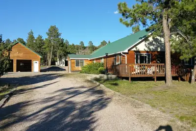 Image de Whispering Pines Cabin Isluded Get Away; Fermer assez mais pas trop loin