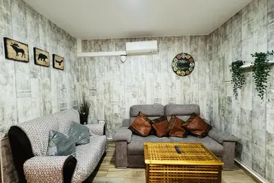 Image de 4 menthe à la plage et 20 menthe à las Ramblas plaza catalunya Barcelone