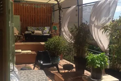 Image de Maison De Charme Avec Jardin. Plusieurs Espaces Exterieurs. Calme A La Ville