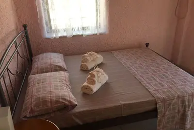 Image de Rose's Place! Votre maison près de l'aéroport et de la mer!