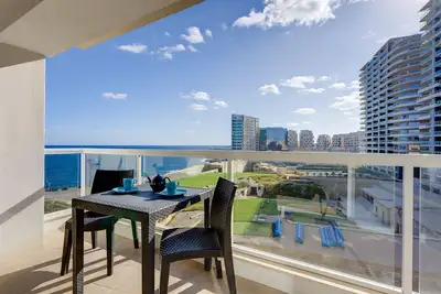 Image de Modern Sea-View Apartment in a Prime Location
