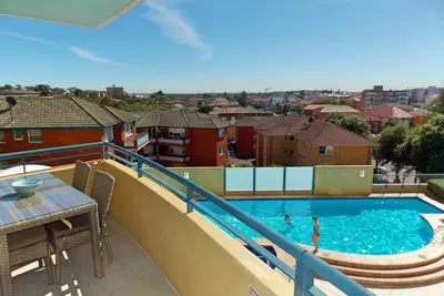 Image de Face à la plage de North Cronulla avec vue sur la piscine et la ville, accès par ascenseur 505