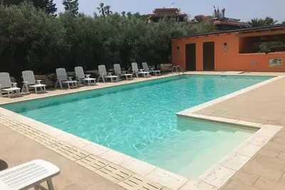 Image de 4 chambres, 2 bains, près de la mer, terrasse, Wi-Fi, climatisation, piscine