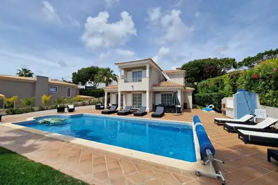 Image de Spacieuse villa de 4 chambres avec piscine privée à Varandas do Lago